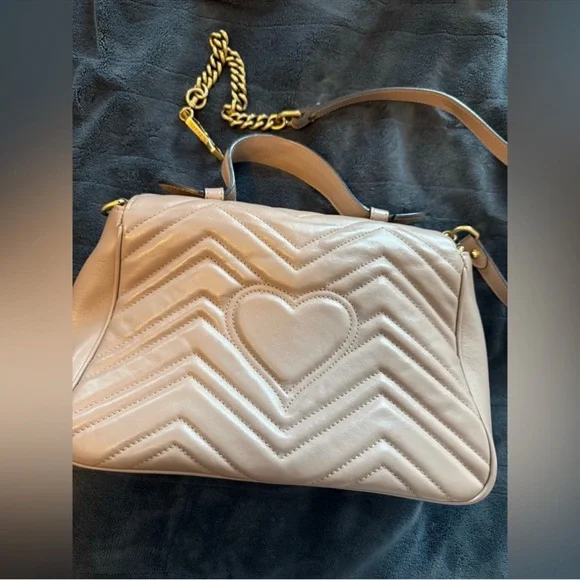 Gucci
GG Marmont Top Handle Flap Bag Matelasse
Leather - Picture 9 of 10